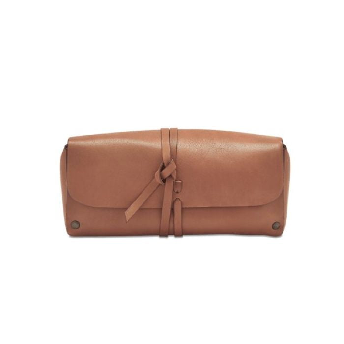 Brighton Beard Co. Ruxley Leather Washbag crafted from premium cowhide leather with a structured silhouette, zip closure, and subtle embossed logo, shown closed against a white background